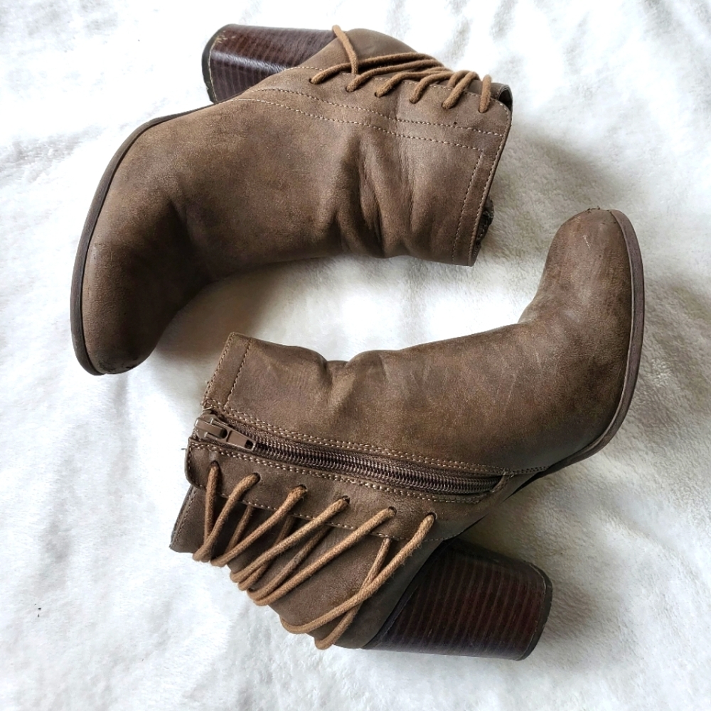 Madden Girl Deliite ankle boot tan US 8M tan string detail back